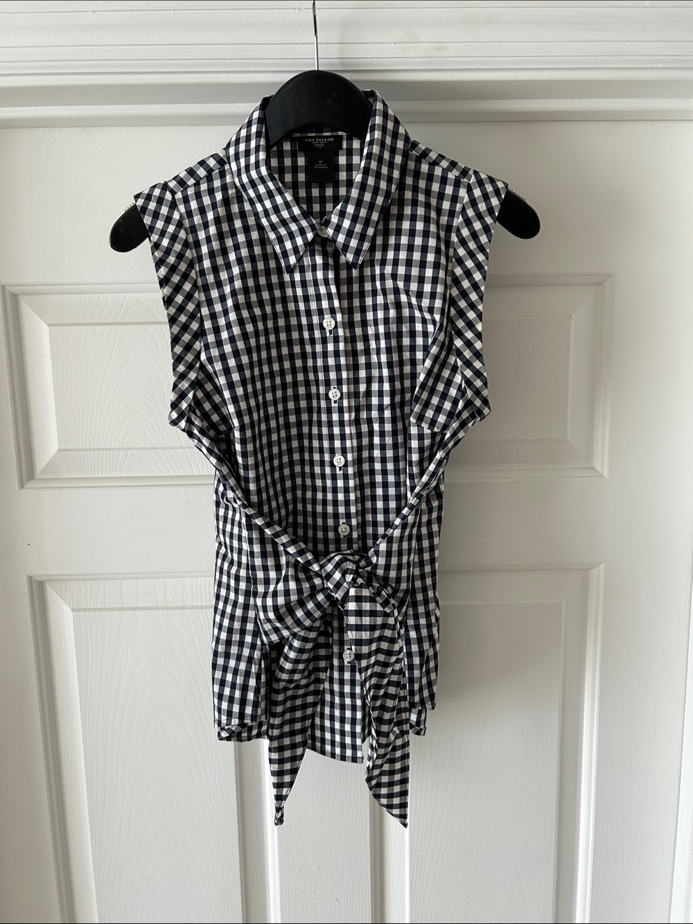 Ann Taylor Black & White Gingham Tie-Front Sleeveless Button-Down